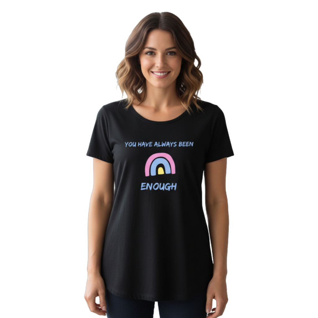 Women's scoop neck curve hem tee